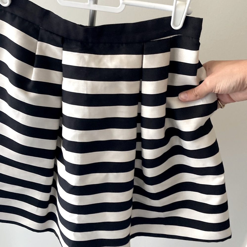 Skirt with Pockets - Picture 4 of 6